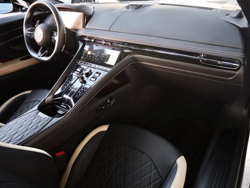 Used 2025 Aston Martin DB12 Coupe RWD image 10