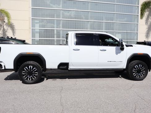 Used 2024 GMC Sierra 3500 Denali Ultimate AWD/4WD image 10