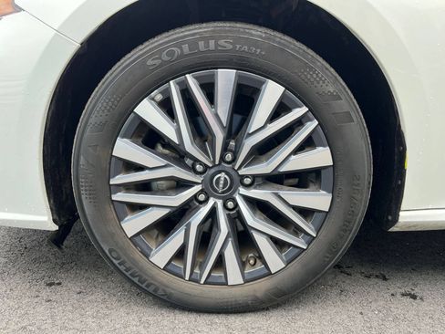 Used 2025 Nissan Altima 2.5 SV FWD image 35