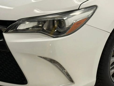 Used 2017 Toyota Camry SE FWD image 5