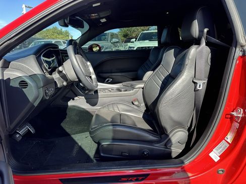 Used 2016 Dodge Challenger SRT image 10