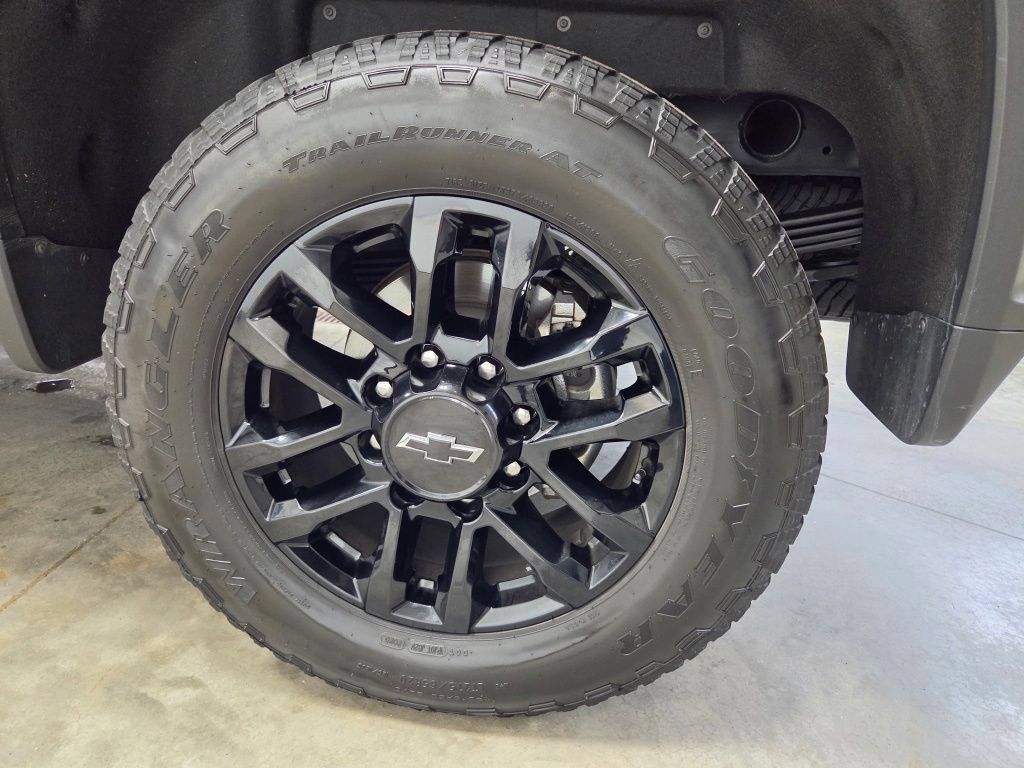 Used 2025 Chevrolet Silverado 2500 LT w/ Trail Boss Package AWD/4WD image 14