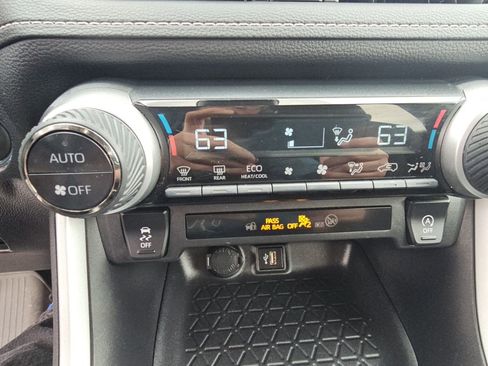 Certified 2025 Toyota RAV4 XLE image 18