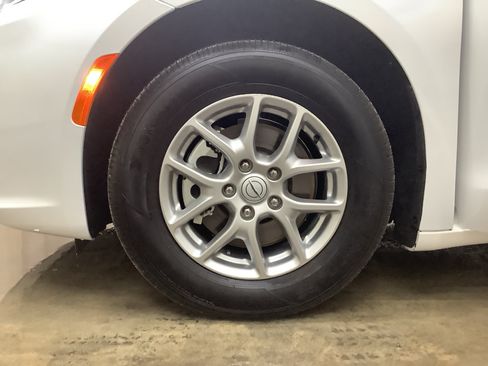 Used 2025 Chrysler Pacifica Select FWD image 22