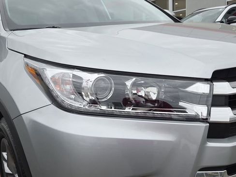 Used 2019 Toyota Highlander Limited Platinum AWD/4WD image 19