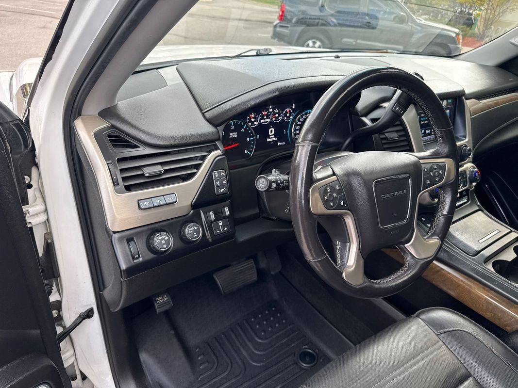 Used 2018 GMC Yukon Denali w/ Denali Ultimate Package AWD/4WD image 24