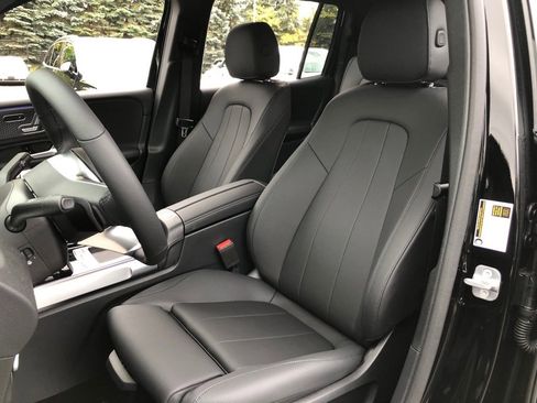 New 2025 Mercedes-Benz GLB 250 4MATIC image 30