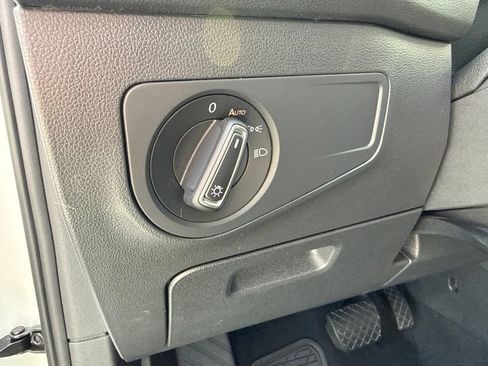 Certified 2022 Volkswagen Tiguan SE w/ Panoramic Sunroof Package FWD image 19