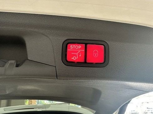 Used 2020 Mercedes-Benz GLE 350 4MATIC w/ Premium Package image 35