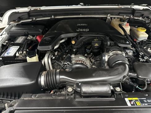 Used 2019 Jeep Wrangler Sport AWD/4WD image 25