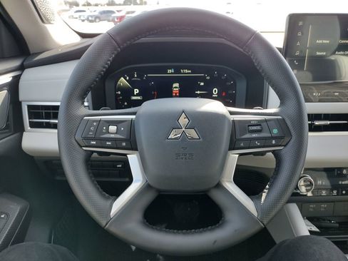New 2026 Mitsubishi Outlander SE image 6