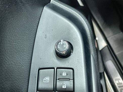 Used 2019 Toyota Highlander Limited image 15