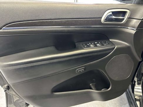 Used 2018 Jeep Grand Cherokee Limited AWD/4WD image 17