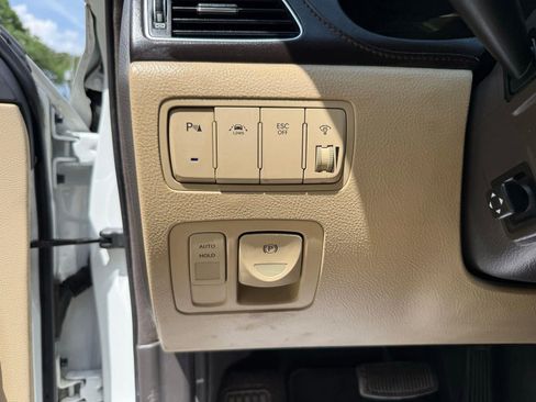 Used 2012 Hyundai Genesis 3.8 w/ Premium Pkg RWD image 37