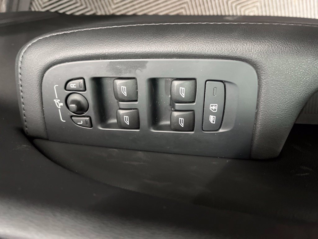 Used 2025 Volvo V60 B5 Cross Country Plus AWD/4WD image 19