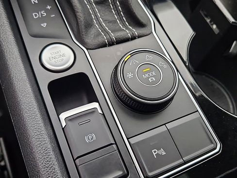 Certified 2022 Volkswagen Atlas SEL image 17