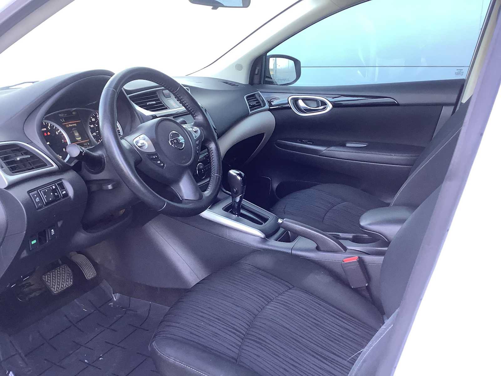 Used 2019 Nissan Sentra SV w/ Special Edition Package FWD image 3