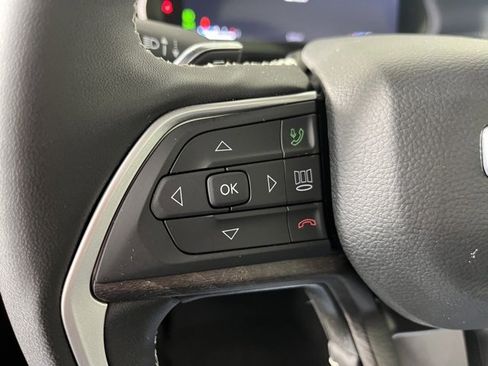 Used 2025 Jeep Grand Cherokee Limited image 21