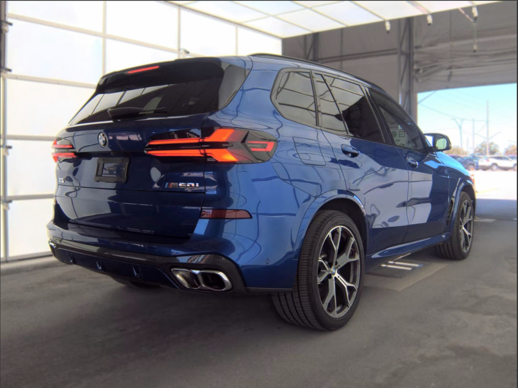 Used 2026 BMW X5 M60i AWD/4WD image 2