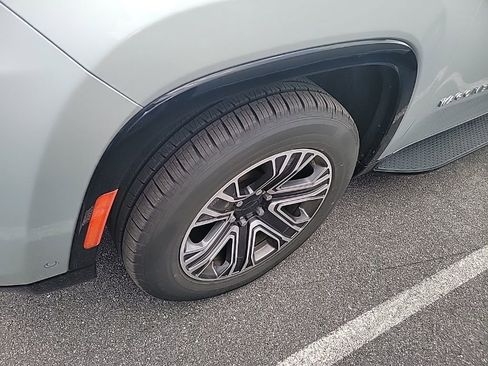 Used 2024 Jeep Wagoneer L Series II w/ Flexible Seating Group image 2