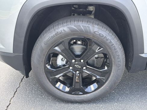 New 2027 Chevrolet Equinox LT w/ Convenience Package II FWD image 11