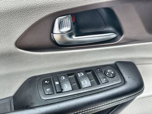 Used 2023 Chrysler Voyager LX FWD image 21