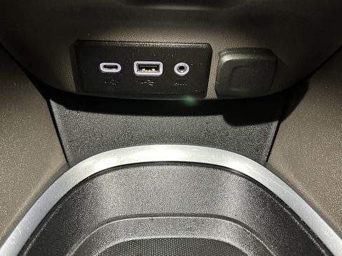 Used 2021 Chevrolet Malibu LT image 36