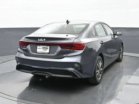Used 2022 Kia Forte LXS FWD image 4