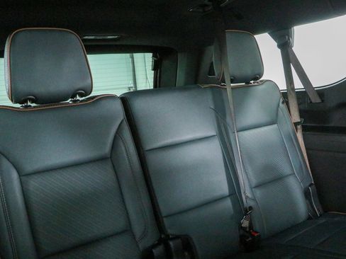 Used 2025 GMC Yukon XL AT4 w/ AT4 Premium Package AWD/4WD image 34