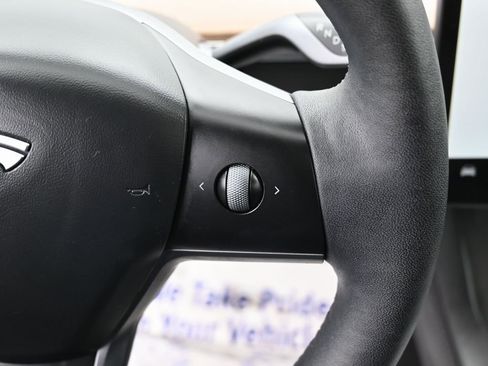 Used 2023 Tesla Model 3 Standard Range image 19