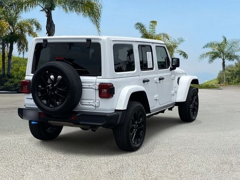 Used 2024 Jeep Wrangler Unlimited Sahara AWD/4WD image 5