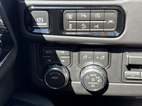 New 2026 GMC Yukon Denali w/ Denali Reserve Package AWD/4WD image 27