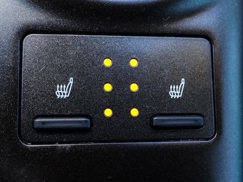 Used 2022 Toyota Camry XSE w/ Cold Weather Package image 11