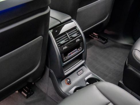 Certified 2024 BMW X7 M60i image 20