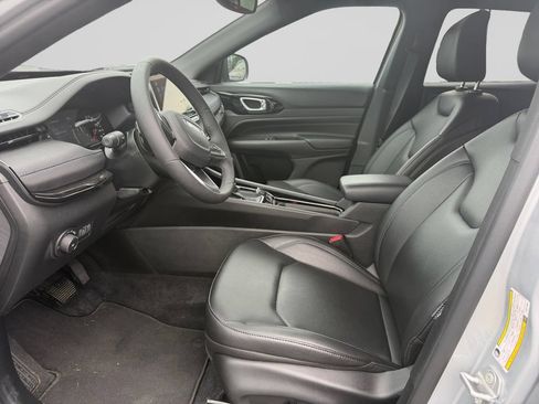 Used 2025 Jeep Compass Limited w/ Sun & Sound Group AWD/4WD image 10