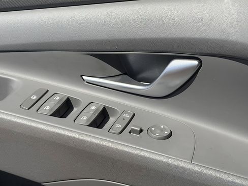 Certified 2024 Hyundai Elantra SE FWD image 20