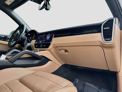Certified 2023 Porsche Cayenne S w/ Premium Package Plus AWD/4WD image 31