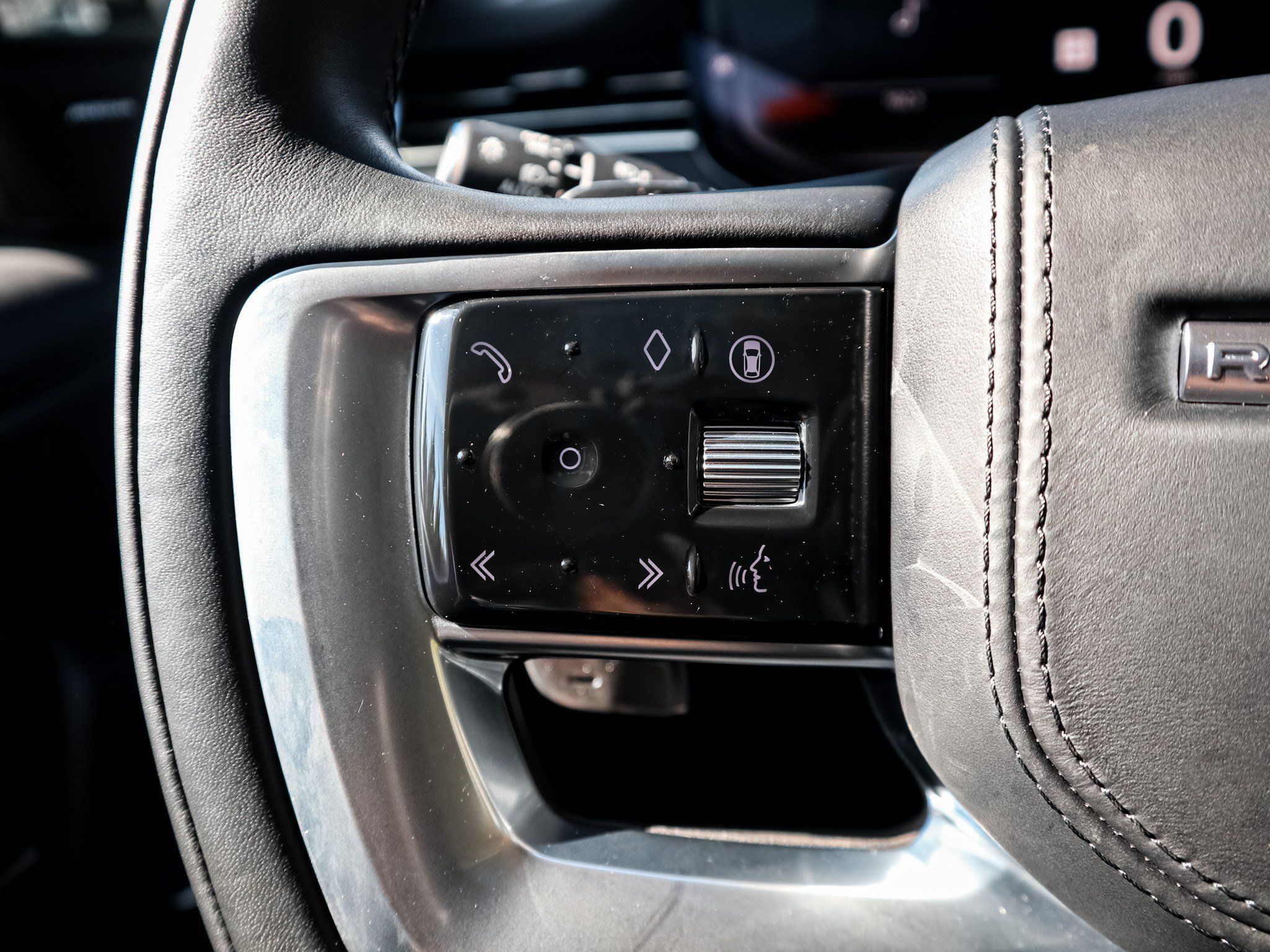 Used 2025 Land Rover Range Rover SE AWD/4WD image 19
