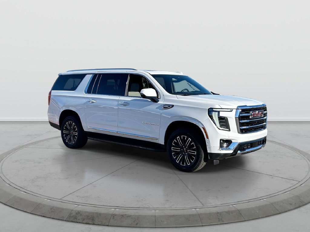 Used 2026 GMC Yukon XL Elevation w/ Elevation Premium Package AWD/4WD image 2