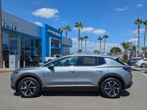 Used 2026 Chevrolet Equinox EV LT image 2