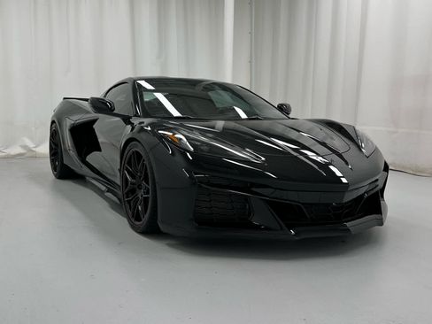 Used 2024 Chevrolet Corvette Z06 w/ Stealth Interior Trim Package RWD image 2