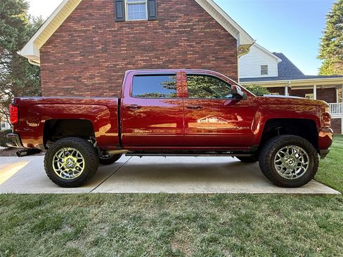 Used 2017 Chevrolet Silverado 1500 LT w/ All Star Edition image 29