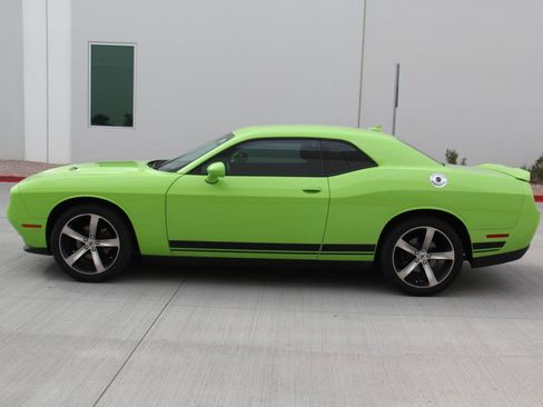 Used 2019 Dodge Challenger SXT image 8