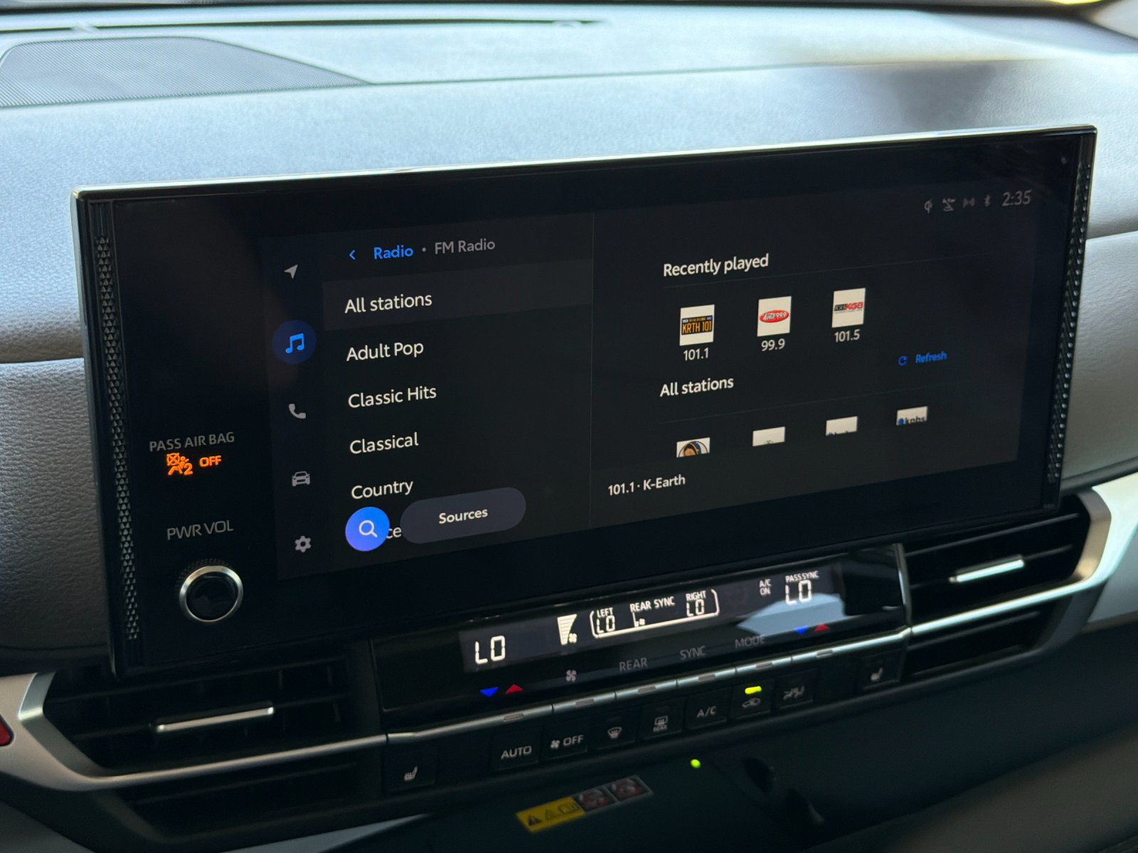Used 2025 Toyota Sienna XLE FWD image 18