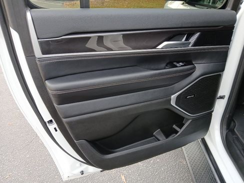 Used 2024 Jeep Wagoneer L 4WD image 25