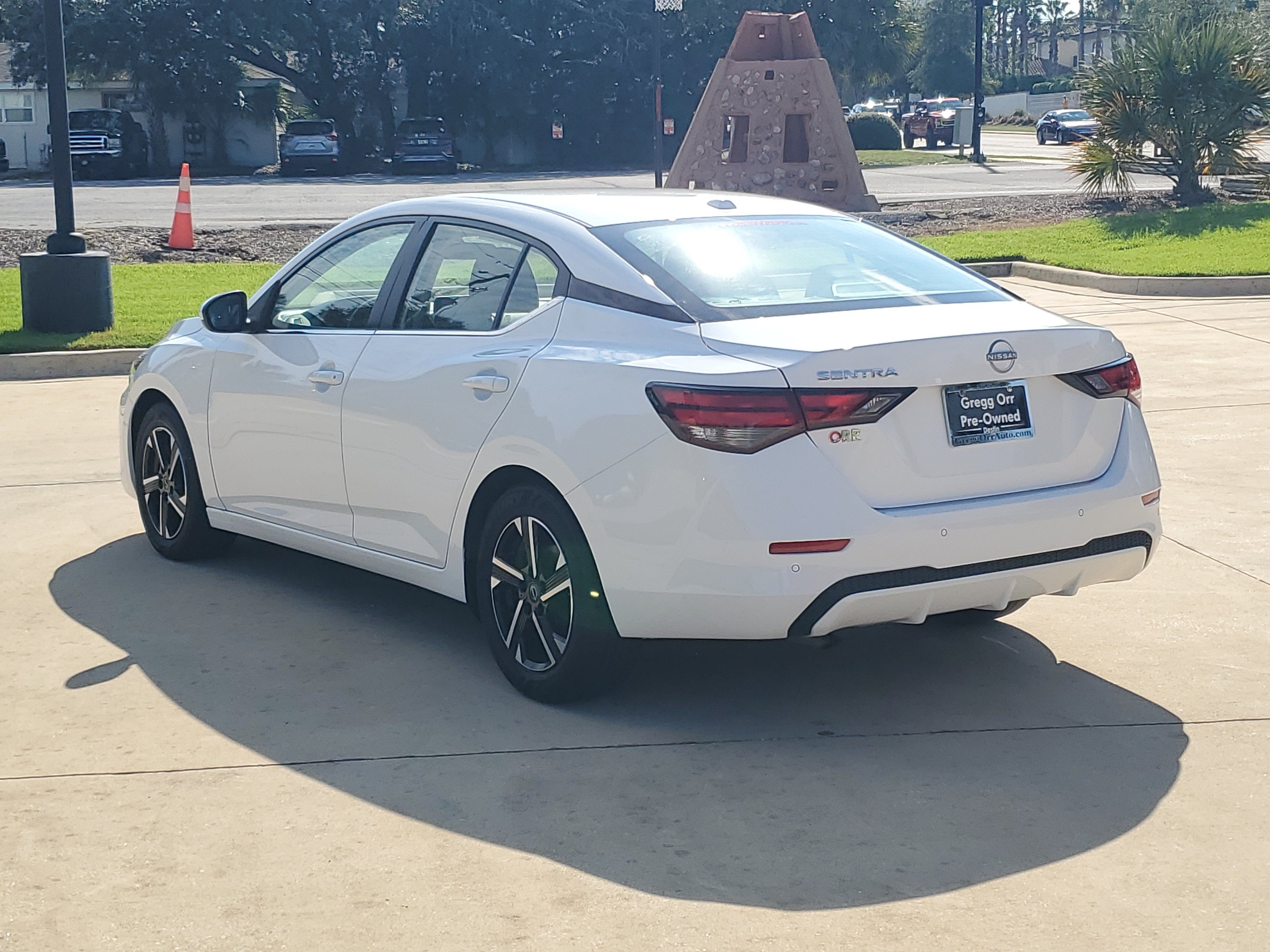 Used 2025 Nissan Sentra SV FWD image 3