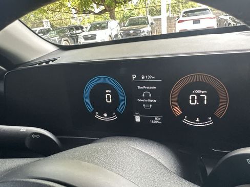 Used 2025 Hyundai Kona SEL FWD image 16