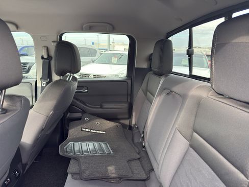 Certified 2022 Nissan Frontier SV image 32