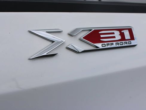 Used 2021 GMC Sierra 1500 SLE w/ X31 Off-Road Package AWD/4WD image 17