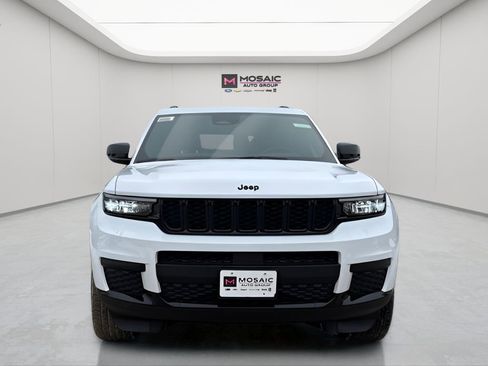 New 2025 Jeep Grand Cherokee L Altitude image 2